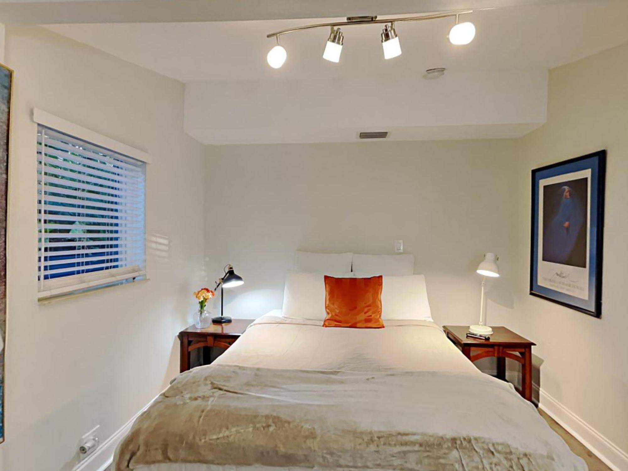 Private Rooms At Miami Centrally Located With Free Parking Exterior photo